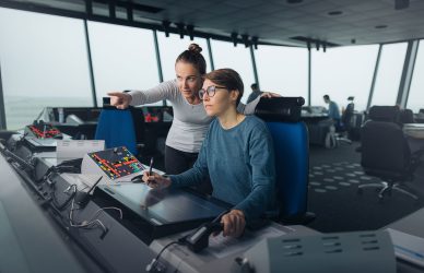 Austro Control Fluglotsinnen im Tower Wien.